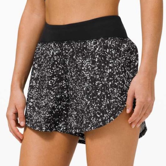 Lululemon *Rare* Find Your Pace Short 3" *Lined
Crinkle Dust Reflective size 10 - Picture 2 of 9